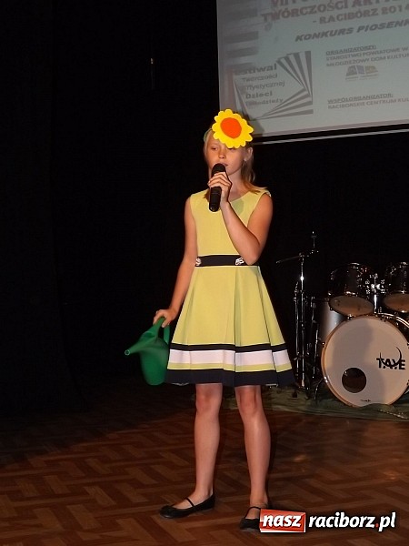 Zdjęcie w galerii na portalu naszraciborz.pl: Pieski małe dwa, czyli Festiwalu Twórczości Artystycznej ciąg dalszy wiadomości z regionu