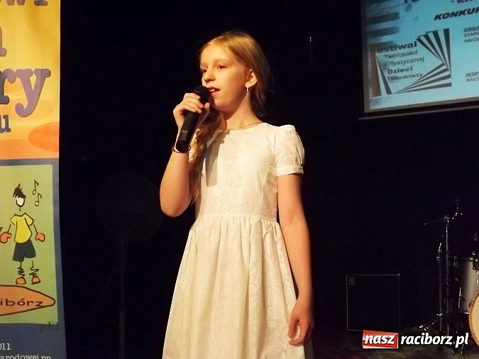 Zdjęcie w galerii na portalu naszraciborz.pl: Pieski małe dwa, czyli Festiwalu Twórczości Artystycznej ciąg dalszy wiadomości z regionu