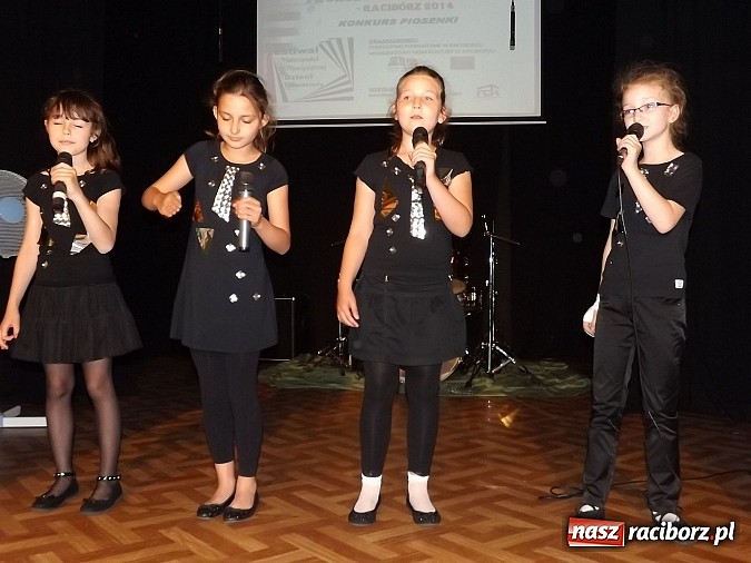 Zdjęcie w galerii na portalu naszraciborz.pl: Pieski małe dwa, czyli Festiwalu Twórczości Artystycznej ciąg dalszy wiadomości z regionu