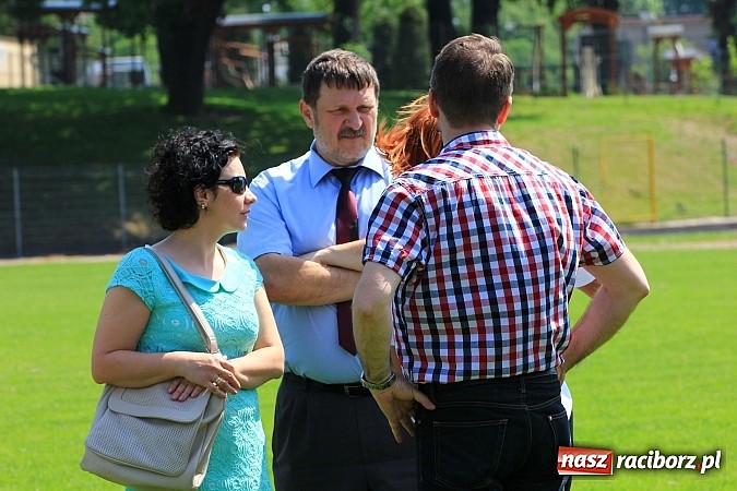 Zdjęcie w galerii na portalu naszraciborz.pl: Uroczysta defilada na rozpoczęcie Mityngu Lekkoatletycznego Olimpiad Specjalnych wiadomości z regionu