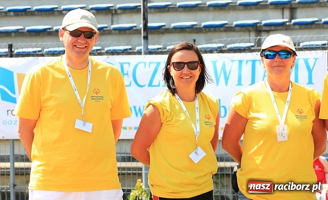 Zdjęcie w galerii na portalu naszraciborz.pl: Uroczysta defilada na rozpoczęcie Mityngu Lekkoatletycznego Olimpiad Specjalnych wiadomości z regionu