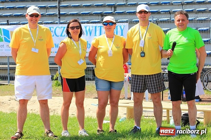 Zdjęcie w galerii na portalu naszraciborz.pl: Uroczysta defilada na rozpoczęcie Mityngu Lekkoatletycznego Olimpiad Specjalnych wiadomości z regionu