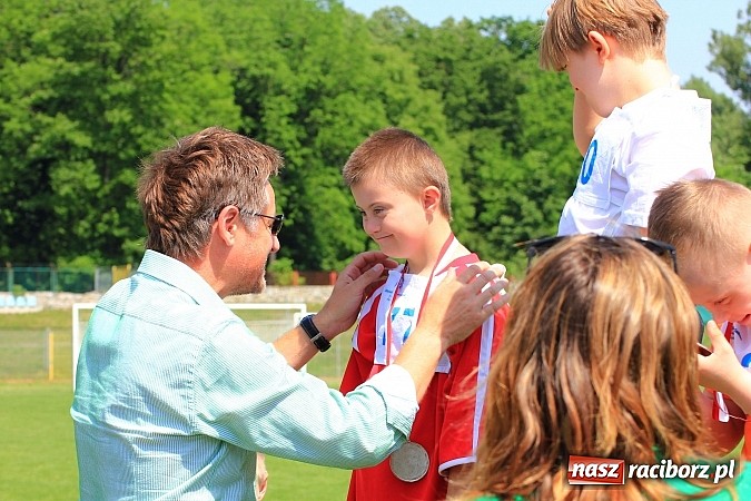 Zdjęcie w galerii na portalu naszraciborz.pl: Uroczysta defilada na rozpoczęcie Mityngu Lekkoatletycznego Olimpiad Specjalnych wiadomości z regionu