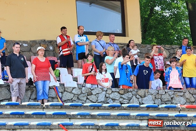Zdjęcie w galerii na portalu naszraciborz.pl: Uroczysta defilada na rozpoczęcie Mityngu Lekkoatletycznego Olimpiad Specjalnych wiadomości z regionu