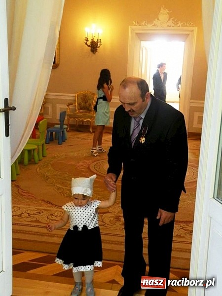 Zdjęcie w galerii na portalu naszraciborz.pl: Rodzina Kiesi&oacute;w nagrodzona przez prezydenta Złotym Krzyżem Zasługi wiadomości z regionu