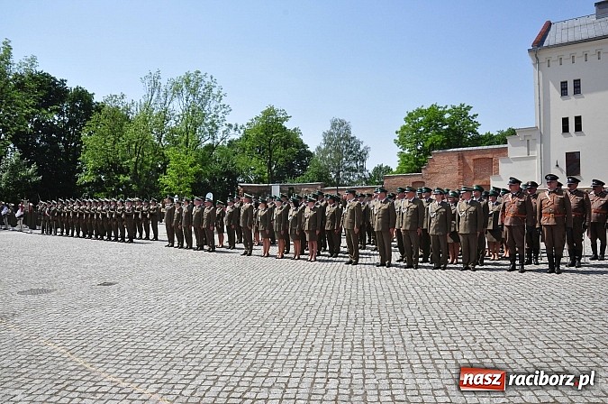 Zdjęcie w galerii na portalu naszraciborz.pl: Śląsko-Małopolski Oddział Straży Granicznej w Raciborzu ma patrona i sztandar wiadomości z regionu