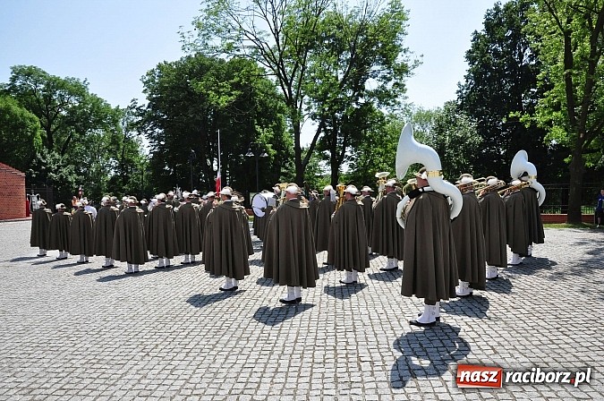 Zdjęcie w galerii na portalu naszraciborz.pl: Śląsko-Małopolski Oddział Straży Granicznej w Raciborzu ma patrona i sztandar wiadomości z regionu