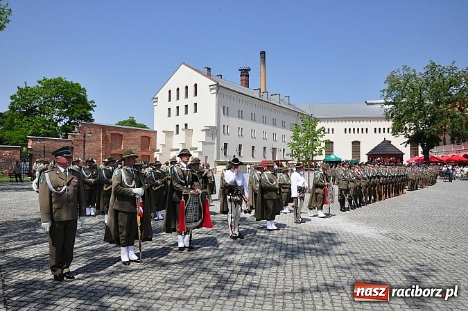 Zdjęcie w galerii na portalu naszraciborz.pl: Śląsko-Małopolski Oddział Straży Granicznej w Raciborzu ma patrona i sztandar wiadomości z regionu