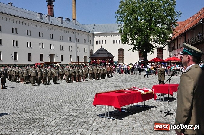 Zdjęcie w galerii na portalu naszraciborz.pl: Śląsko-Małopolski Oddział Straży Granicznej w Raciborzu ma patrona i sztandar wiadomości z regionu