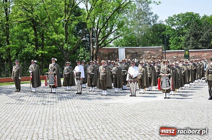 Zdjęcie w galerii na portalu naszraciborz.pl: Śląsko-Małopolski Oddział Straży Granicznej w Raciborzu ma patrona i sztandar wiadomości z regionu