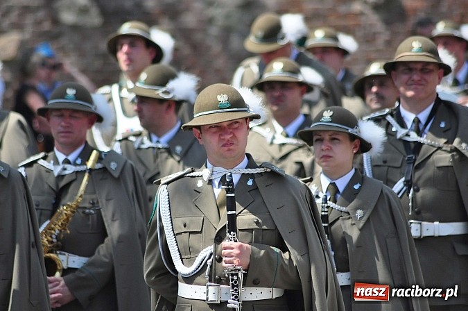 Zdjęcie w galerii na portalu naszraciborz.pl: Śląsko-Małopolski Oddział Straży Granicznej w Raciborzu ma patrona i sztandar wiadomości z regionu