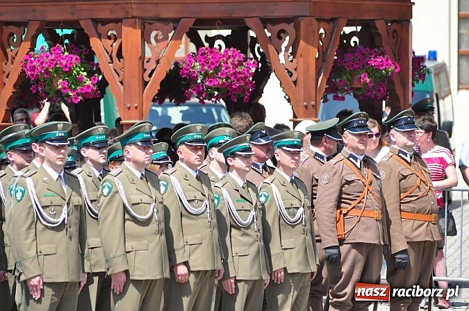 Zdjęcie w galerii na portalu naszraciborz.pl: Śląsko-Małopolski Oddział Straży Granicznej w Raciborzu ma patrona i sztandar wiadomości z regionu