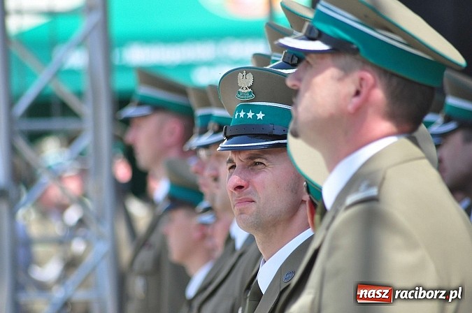 Zdjęcie w galerii na portalu naszraciborz.pl: Śląsko-Małopolski Oddział Straży Granicznej w Raciborzu ma patrona i sztandar wiadomości z regionu