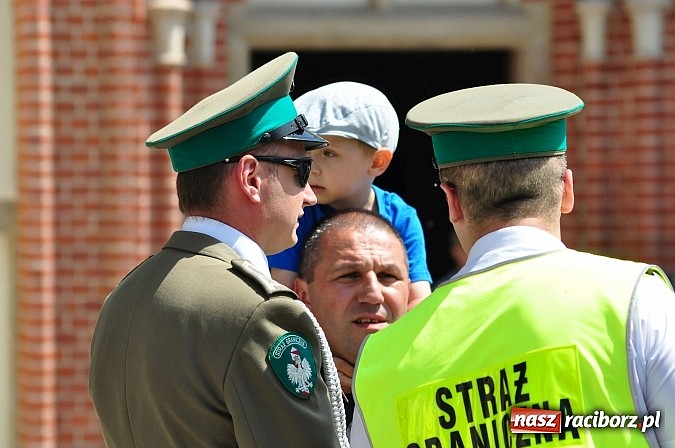 Zdjęcie w galerii na portalu naszraciborz.pl: Śląsko-Małopolski Oddział Straży Granicznej w Raciborzu ma patrona i sztandar wiadomości z regionu