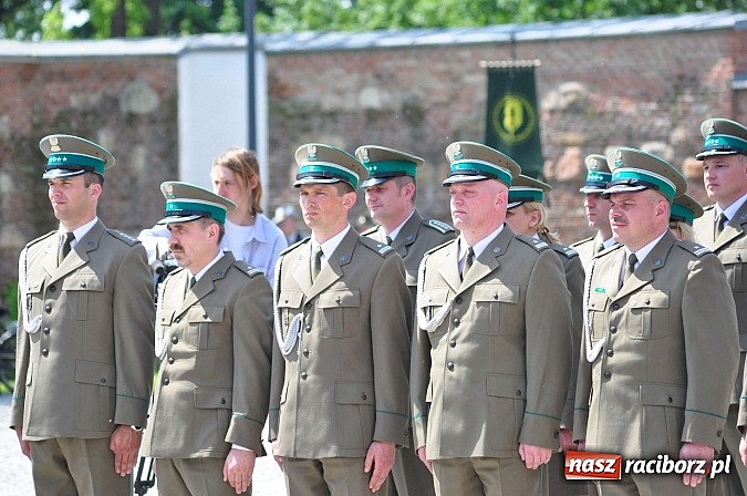 Zdjęcie w galerii na portalu naszraciborz.pl: Śląsko-Małopolski Oddział Straży Granicznej w Raciborzu ma patrona i sztandar wiadomości z regionu