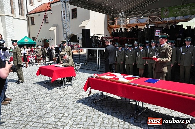 Zdjęcie w galerii na portalu naszraciborz.pl: Śląsko-Małopolski Oddział Straży Granicznej w Raciborzu ma patrona i sztandar wiadomości z regionu