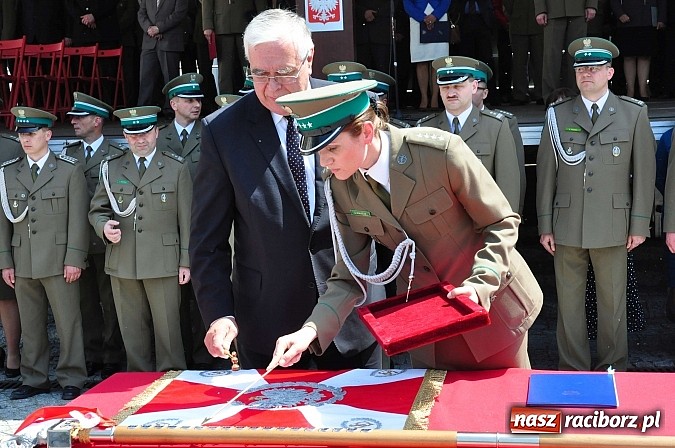 Zdjęcie w galerii na portalu naszraciborz.pl: Śląsko-Małopolski Oddział Straży Granicznej w Raciborzu ma patrona i sztandar wiadomości z regionu