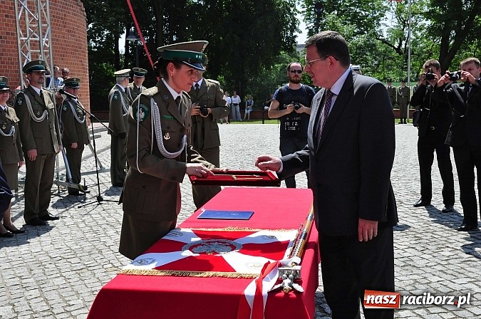 Zdjęcie w galerii na portalu naszraciborz.pl: Śląsko-Małopolski Oddział Straży Granicznej w Raciborzu ma patrona i sztandar wiadomości z regionu
