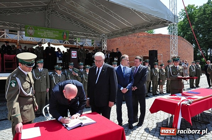 Zdjęcie w galerii na portalu naszraciborz.pl: Śląsko-Małopolski Oddział Straży Granicznej w Raciborzu ma patrona i sztandar wiadomości z regionu