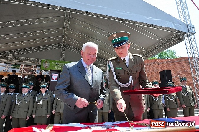 Zdjęcie w galerii na portalu naszraciborz.pl: Śląsko-Małopolski Oddział Straży Granicznej w Raciborzu ma patrona i sztandar wiadomości z regionu