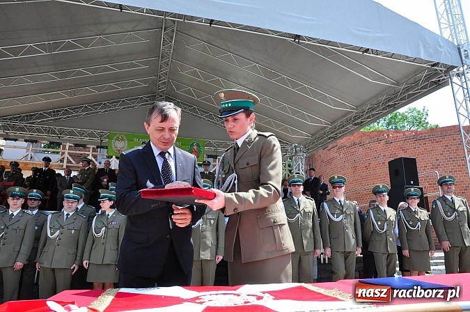 Zdjęcie w galerii na portalu naszraciborz.pl: Śląsko-Małopolski Oddział Straży Granicznej w Raciborzu ma patrona i sztandar wiadomości z regionu