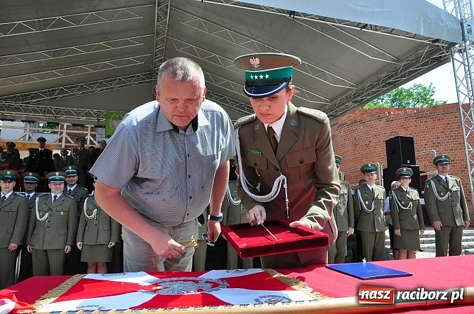 Zdjęcie w galerii na portalu naszraciborz.pl: Śląsko-Małopolski Oddział Straży Granicznej w Raciborzu ma patrona i sztandar wiadomości z regionu