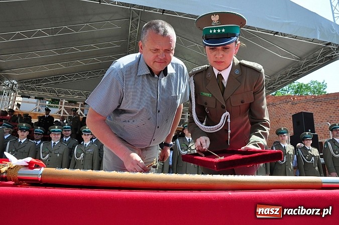Zdjęcie w galerii na portalu naszraciborz.pl: Śląsko-Małopolski Oddział Straży Granicznej w Raciborzu ma patrona i sztandar wiadomości z regionu