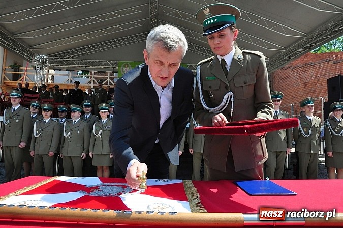 Zdjęcie w galerii na portalu naszraciborz.pl: Śląsko-Małopolski Oddział Straży Granicznej w Raciborzu ma patrona i sztandar wiadomości z regionu