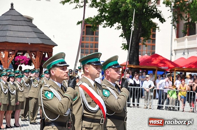 Zdjęcie w galerii na portalu naszraciborz.pl: Śląsko-Małopolski Oddział Straży Granicznej w Raciborzu ma patrona i sztandar wiadomości z regionu