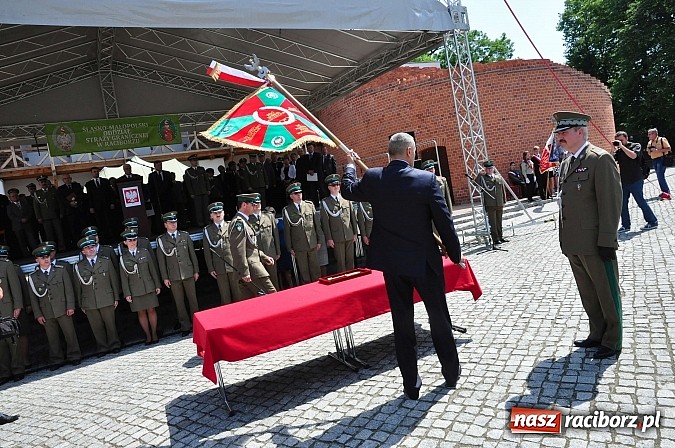 Zdjęcie w galerii na portalu naszraciborz.pl: Śląsko-Małopolski Oddział Straży Granicznej w Raciborzu ma patrona i sztandar wiadomości z regionu