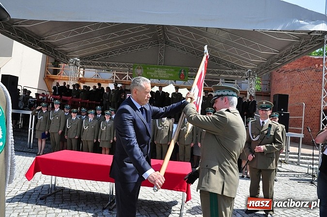 Zdjęcie w galerii na portalu naszraciborz.pl: Śląsko-Małopolski Oddział Straży Granicznej w Raciborzu ma patrona i sztandar wiadomości z regionu