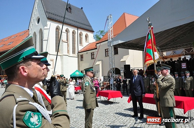 Zdjęcie w galerii na portalu naszraciborz.pl: Śląsko-Małopolski Oddział Straży Granicznej w Raciborzu ma patrona i sztandar wiadomości z regionu