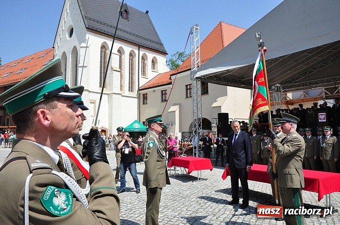 Zdjęcie w galerii na portalu naszraciborz.pl: Śląsko-Małopolski Oddział Straży Granicznej w Raciborzu ma patrona i sztandar wiadomości z regionu