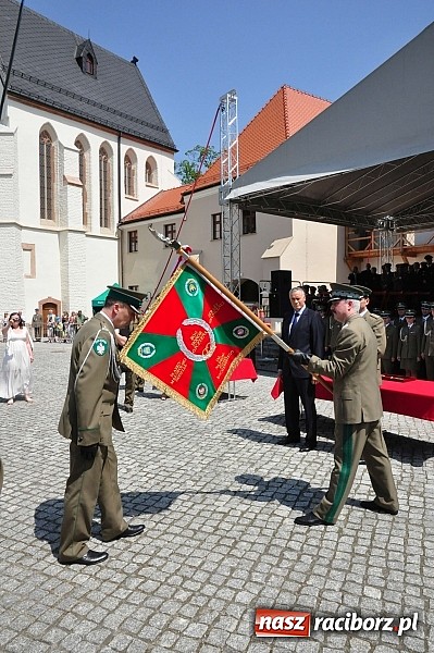 Zdjęcie w galerii na portalu naszraciborz.pl: Śląsko-Małopolski Oddział Straży Granicznej w Raciborzu ma patrona i sztandar wiadomości z regionu