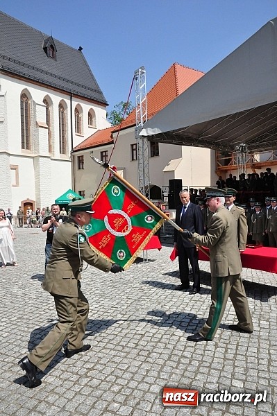 Zdjęcie w galerii na portalu naszraciborz.pl: Śląsko-Małopolski Oddział Straży Granicznej w Raciborzu ma patrona i sztandar wiadomości z regionu