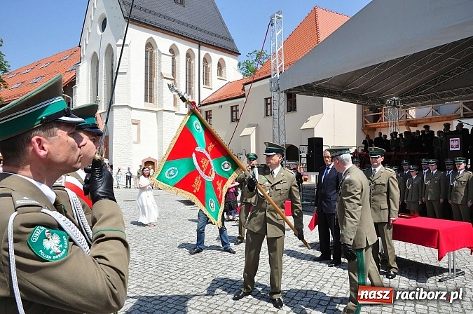 Zdjęcie w galerii na portalu naszraciborz.pl: Śląsko-Małopolski Oddział Straży Granicznej w Raciborzu ma patrona i sztandar wiadomości z regionu