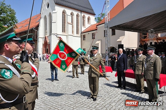 Zdjęcie w galerii na portalu naszraciborz.pl: Śląsko-Małopolski Oddział Straży Granicznej w Raciborzu ma patrona i sztandar wiadomości z regionu