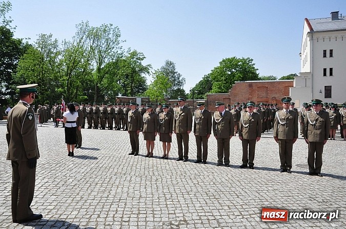 Zdjęcie w galerii na portalu naszraciborz.pl: Śląsko-Małopolski Oddział Straży Granicznej w Raciborzu ma patrona i sztandar wiadomości z regionu