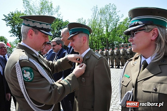 Zdjęcie w galerii na portalu naszraciborz.pl: Śląsko-Małopolski Oddział Straży Granicznej w Raciborzu ma patrona i sztandar wiadomości z regionu