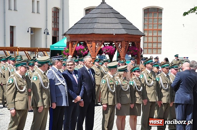 Zdjęcie w galerii na portalu naszraciborz.pl: Śląsko-Małopolski Oddział Straży Granicznej w Raciborzu ma patrona i sztandar wiadomości z regionu