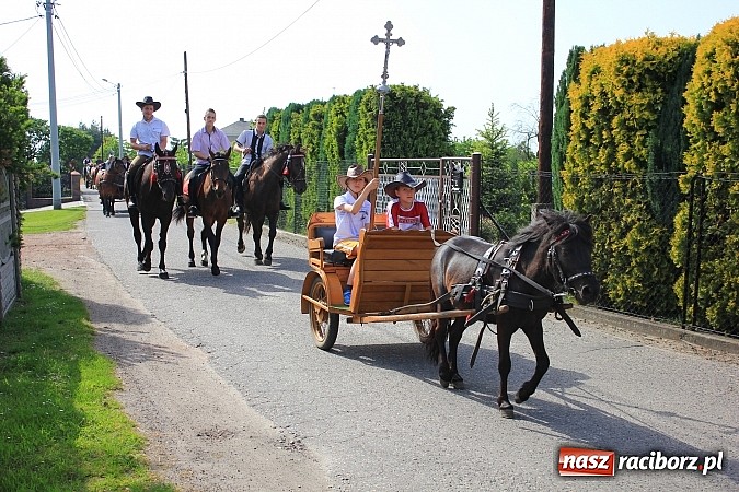 Zdjęcie w galerii na portalu naszraciborz.pl: Najpierw msza święta o dobre zbiory, a później procesja ku czci św. Urbana wiadomości z regionu