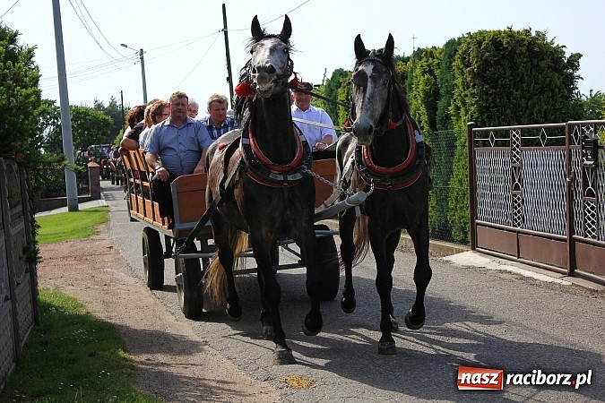 Zdjęcie w galerii na portalu naszraciborz.pl: Najpierw msza święta o dobre zbiory, a później procesja ku czci św. Urbana wiadomości z regionu