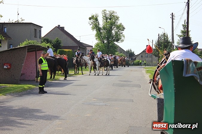 Zdjęcie w galerii na portalu naszraciborz.pl: Najpierw msza święta o dobre zbiory, a później procesja ku czci św. Urbana wiadomości z regionu