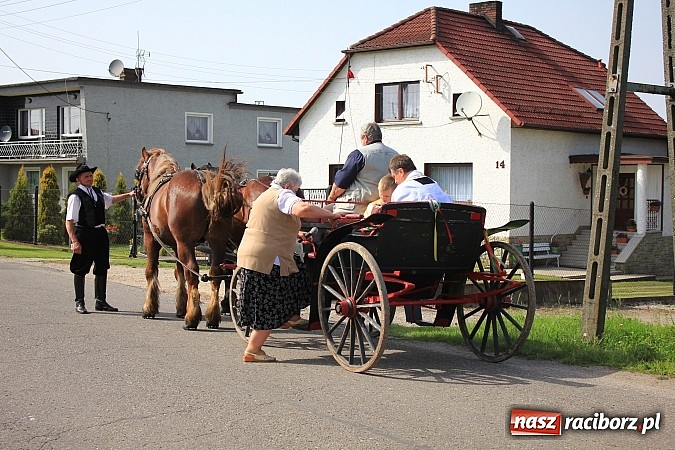 Zdjęcie w galerii na portalu naszraciborz.pl: Najpierw msza święta o dobre zbiory, a później procesja ku czci św. Urbana wiadomości z regionu