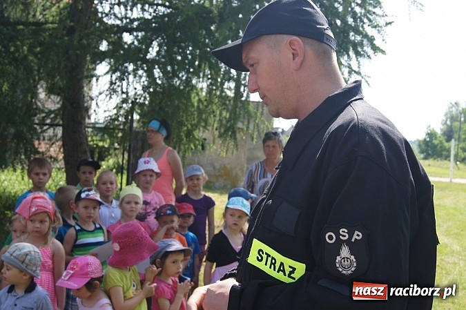 Zdjęcie w galerii na portalu naszraciborz.pl: Strażacy z G&oacute;rek Śl. zaprosili dzieci na piknik wiadomości z regionu