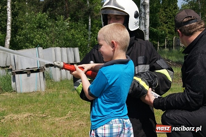 Zdjęcie w galerii na portalu naszraciborz.pl: Strażacy z G&oacute;rek Śl. zaprosili dzieci na piknik wiadomości z regionu