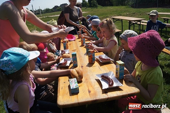 Zdjęcie w galerii na portalu naszraciborz.pl: Strażacy z G&oacute;rek Śl. zaprosili dzieci na piknik wiadomości z regionu