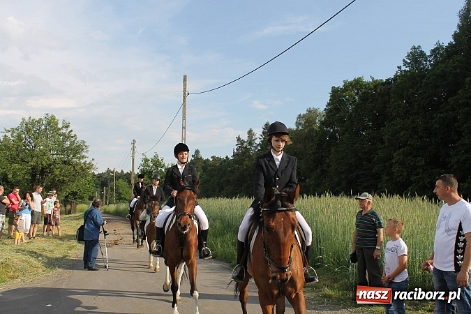 Zdjęcie w galerii na portalu naszraciborz.pl: W Brzeziu jak co roku szli ze świętym Urbanem wiadomości z regionu