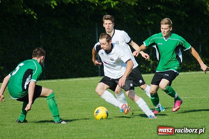 Zdjęcie w galerii na portalu naszraciborz.pl: Nawet Święty Piotr nie pomógł Ocicom. Bez goli przy Tuwima wiadomości z regionu