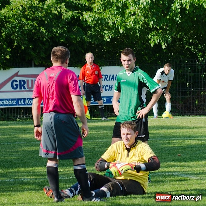 Zdjęcie w galerii na portalu naszraciborz.pl: Nawet Święty Piotr nie pomógł Ocicom. Bez goli przy Tuwima wiadomości z regionu